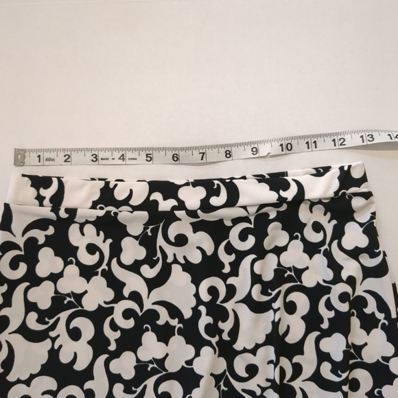 White House Black Market Floral Black/ White Women's Ruffled Skirt S- XS - Picture 5 of 5